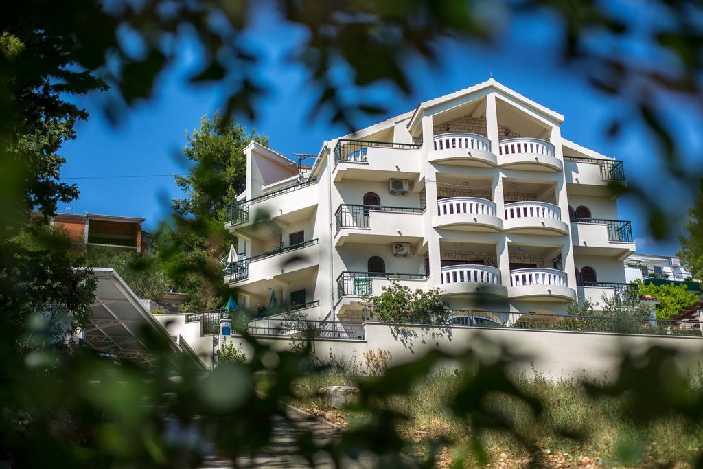 Villa Fani - Apartments In Трогир Экстерьер фото